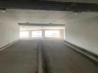 Нежилые помещения 5702.4 кв. м, гараж 2946 кв. м, земельный участок 5220 кв. м, Москва. Нежилые помещения (этаж 1, помещение VI - комната 1, помещение VIа - комната 1, помещение VII - комната 1, этаж 2, помещение IX комнаты 1-41, помещение VIII - комната 41, этаж 3, помещение XI - комнаты 1-42…