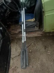 Надувная лодка Аргонавт с веслами, насосом и жилетом. Надувная лодка марки Аргонавт (1 шт.), лодочное весло (2 шт.), деревянная лавка (1 шт.), ножной воздушный насос (1 шт.), спасательный жилет оранжевого цвета (1 шт.) (59-014876-1, 765/25/КФ). Имущество продается в том виде, в каком оно есть, и в…