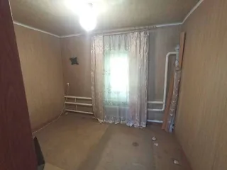 1/4 доля жилого дома 53,8 м² и 1/4 земельного участка 509 м², Омская область, г. Исилькуль, туп. Новопартизанский, д. 9. Кадастровый номер дома: 55:33:210202:3751, кадастровый номер участка: 55:33:220102:1160. Категория земель: земли населенных пунктов, вид разрешенного использования: для ведения…