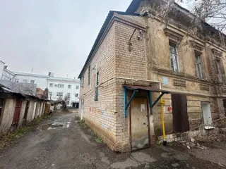 Нежилое здание 3 эт. 331,7 кв. м и земельный участок 1124 кв. м, Оренбургская область, г. Оренбург. Здание, назначение: нежилое, количество этажей: 3, в том числе подземных 1, площадь 331,7 кв. м, кадастровый номер: 56:44:0219018:37, адрес: Оренбургская область, г. Оренбург, ул…