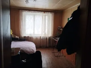 Жилое помещение площадью 13.6 кв.м по адресу: 410010, Саратовская область, г Саратов, ул. им Тулайкова Н.М., д 2Б, кв. 1, к 2, кадастровый номер 64:48:040453:1472. Имущество находится в залоге у ПАО Sovcombank.