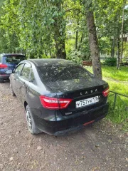 Автомобиль марки LADA модель Vesta 2017 г.в. VIN номер XTAGFL110HY082880. На ходу. Пробег 46 тыс. км. Трещина на задней фаре, со стороны водителя: не работает стеклоподъёмник, смещено боковое зеркало, не работает колонка магнитофона. На лобовом стекле две трещины от попадания камней. Один комплект…