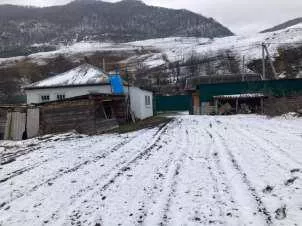Жилой дом, площадью 56 кв.м, с кадастровым номером 09:09:0150103:324, и 
Земельный участок общей площадью 847 +/- 10 кв. м с кадастровым номером 09:09:0150102:32, 
Расположенного по адресу: Российская Федерация, Карачаево-Черкесская Республика, р-н Карачаевский, аул Нижняя Теберда, ул…