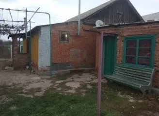 Дом 52,7 кв.м и участок 889 кв.м, Республика Калмыкия. Жилой дом, площадь 52.7 кв.м., кадастровый номер: 08:01:230119:146 и земельный участок, площадью 889 кв.м., кадастровый номер: 08:01:230119:57, расположенные по адресу: Республика Калмыкия, р-н Городовиковский, г Городовиковск, ул Маяковского…