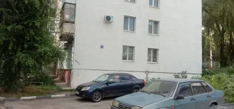 Комната 13 кв. м, Саратовская область, г. Саратов, ул. Огородная, д. 76/78б, кв. 72, 9 этаж. Кадастровый номер 64:48:020636:1349. Зарегистрирован и проживает 1 человек, ведется судебная работа по выселению. Наличие перепланировки, переустройства или реконструкции установить невозможно.