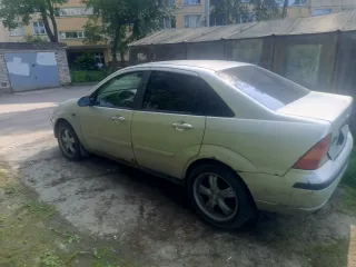 Ford Focus 2004 легковой, VIN X9FFXXEEDF4S42493, на условном ходу. VIN-номер частично не читаемый, требуется ремонт.