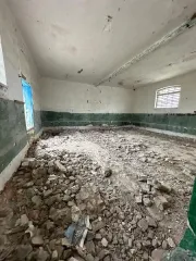 Нежилое здание школы 702,9 м², Ахтубинский район, Астраханская область. Одноэтажное нежилое здание для дальнейшей разборки и утилизации, общей площадью 702,9 кв.м, с кадастровым номером 30:01:060302:345, расположенное по адресу: Астраханская область, Ахтубинский район, п. Средний Баскунчак, ул…