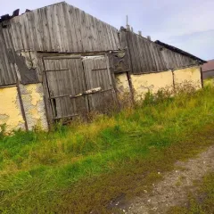 Здание склада общей площадью 1153.8 кв.м и земельный участок площадью 1801 кв.м. Адрес: Россия, Курганская область, Петуховский район, деревня Новое Ильинское, переулок Широкий, дом 4. Здание нежилое, назначение: склад, вид права: совместная собственность. Кадастровый номер здания…