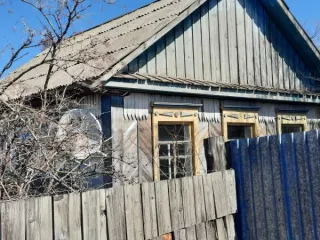 Жилой дом и земельный участок: Жилой дом площадью 44,1 кв. м, назначение объекта – жилое, количество этажей - 1, кадастровый номер 28:04:010481:28. Задолженность по уплате взносов за коммунальные услуги не представлена. Тех. документация не представлена. Зарегистрировано 6 чел.  Земельный участок…