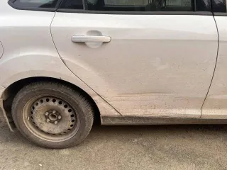 Ford Focus, 2012 года, 125 лс, 89122 км, АКПП. Легковой автомобиль марки Ford Focus, VIN X9FMXXEEBMCC08613, номер кузова X9FMXXEEBMCC08613, цвет – белый. СТС № 9956273813, ПТС № 54УС863470. Автомобиль на ходу. Имеются дефекты на кузовных элементах, трещина на лобовом стекле.