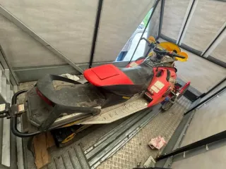 Снегоход Ski-Doo MX-Z REN X 800 2004 года. VIN: 2BPSBS5N85V000142. Номер двигателя: М6068916. Государственный номер: 77АО8090.