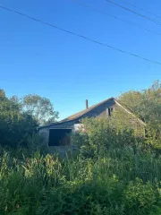 Дом 50,4 кв.м и участок 3900 кв.м в Новгородской области, Старорусский район, сельское поселение Наговское, деревня Большое Учно, улица Центральная, дом 35. Жилой дом площадью 50,4 кв.м (коммуникации в доме отсутствуют, требуется ремонт). Земельный участок площадью 3900 кв.м для ведения личного…