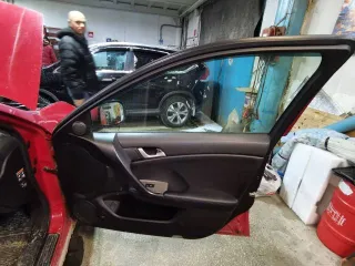 Honda Accord, 2008 года, 201 лс, 300000 км, легковой седан, г/н: Е835РР186, цвет: красный, VIN: JHMCU26609C209346, ПТС 54 НТ 829469, СТС 99 58 795077, авто не на ходу.
