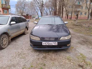 Toyota Mark II 1985 года, черный цвет. Модель двигателя: 1G, бензиновый, номер 6299922, мощность 135 л.с. (99 кВт), рабочий объем 1988 см³. Кузов № GX906653696. ПТС: 25 РСМ 647442, госномер У 470 АХ 125. Страна изготовитель: Япония. Технически допустимая максимальная масса 1565 кг, масса в…