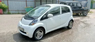 Mitsubishi i-MiEV 2011 года выпуска. Привод задний, мощность двигателя 67 л.с., коробка передач автоматическая. Пробег 79398 км. Экологический класс отсутствует. Государственный регистрационный знак В707СА197. VIN: JMBLDHA3WCU001112. Вид транспорта: легковой автомобиль. Назначение: pryamie.