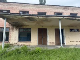 Нежилые помещения 761,3 кв.м и участок 3684 кв.м, Гулькевичский район. Помещение площадью 75,9 кв. м, назначение: нежилое, кадастровый номер 23:06:0904016:674, 1 этаж, помещение площадью 685,4 кв. м, назначение: нежилое, кадастровый номер 23:06:0904016:675, 1, 2 этаж, и земельный участок площадью…
