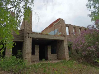 Административное здание 577,7 м² в Татарстане по адресу: Республика Татарстан, Елабужский район, село Новая Мурзиха, улица Центральная, дом 10. Площадь 577,7 кв. м, кадастровый номер: 16:18:150101:579.