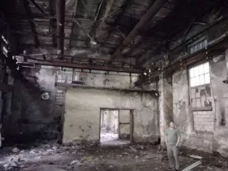 Помещение. Кадастровый номер: 66:61:0213003:3146. Площадь: 587,9 кв.м. Адрес: Свердловская обл., г. Серов, ул. Кузьмина, д. 92, строен. 5. Назначение: нежилое. Этаж: 1. Земельный участок. Кадастровый номер: 66:61:0213003:376. Площадь: 2140 кв.м. Адрес: Свердловская обл., г. Серов, ул. Кузьмина, 92…