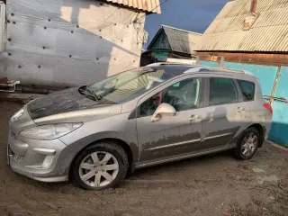 Peugeot 308 2010 года, VIN: VF34H5FWFAS113623. Пробег 198 566 км, мощность 120 л.с., цвет серо-бежевый. Двигатель 1598 куб.см, бензин, автоматическая коробка передач, левый руль. Технически неисправен, не работает стартер.