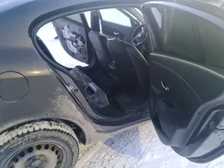 Легковой автомобиль Renault Fluence, 2013 г.в., VIN VF1LZBR0549415661, цвет коричневый. Не работает ручник, в какой-то момент заклинил, примерзли троса ручника и стерлись колодки задние. Переднее левое крыло помято. Сколы и царапины на лобовом стекле. Слевой стороны замят металический усилитель…