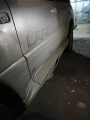 Автомобиль Toyota Land Cruiser 100, 2004 года выпуска, цвет – красный, государственный номер М020КЕ14, идентификационный номер (VIN) JTEHT05J442066729, номер кузова (прицепа) JTEHT05J442066729, номер двигателя 0902470, мощность двигателя – 235 л.с. имеются повреждения по всему кузову ТС, переднее…