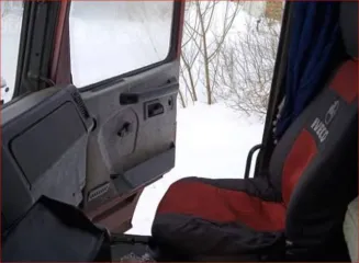 Прицеп Montracon, 1996 года, идентификационный номер SMRC3A04496D54440. Грузовой автомобиль МАЗ 544008-060-031, 2011 года, красный, VIN Y3M544008B0006590, ПТС 77УР946832, госномер Х656АР76.