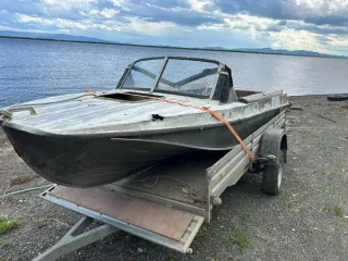 Маломерное моторное судно Казанка-5М 1111 Маломерное моторное судно "Казанка -5М" Маломерное моторное судно "Казанка -5М" Назначение: godnie_ostatki Год выпуска: 1111
