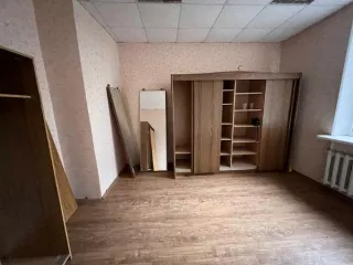 Объект аренды, площадь 61,9 кв. м., номер на поэтажном плане: 3-7,   адрес (местонахождение) объекта: 360003, Кабардино-Балкарская Республика, г. Нальчик, ул. Тарчокова, д. 54Г, помещение 11292-"А" Требуется текущий ремонт 
Общая площадь: 61.9 
Расположение в пределах объекта недвижимости (этажа…