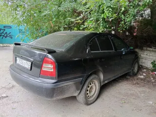 Автомобиль Skoda Octavia 2007 года выпуска, черный цвет, тип кузова комби (хэтчбек). Модель двигателя 975165, VIN TMBDK41U978870152, мощность 1000 л.с. (74 кВт), госномер Т703ЕО163. В связи с долгой неэксплуатацией сел АКБ, имеются следы ржавчины на кузове, потертости, внутри салона сняты дверные…