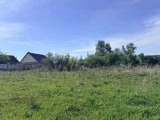 Земельный участок, площадью 875 кв.м., расположенный по адресу: Республика Башкортостан, Ишимбайский, с. Скворчиха, ул. Центральная, д.38а, кадастровый номер: 02:28:141102:451