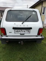 Автомобиль LADA 212140 4x4 2016 года выпуска, VIN: XTA212140H2267402. Цвет кузова: ярко-белый. Объем двигателя: 1690 см³, мощность: 61 кВт (82.9 л.с.), экологический класс 5. Тип: легковой комби (хэтчбек). Техническое состояние: автомобиль в пригодном состоянии, требуется плановая диагностика для…