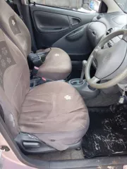 Toyota Vitz 2000 года выпуска, красный (розовый) цвет, VIN отсутствует.