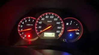 Toyota Wish 2008 года выпуска, 132 л.с., пробег 74577 км, автоматическая коробка передач. Цвет белый, VIN: ZNE100428244, ПТС: 164302093944373, государственный номер: Н984СС15. Производитель: Toyota Motor Corporation Australia Ltd. Тип двигателя: бензиновый, объем 1794 см³, мощность 132 л.с. (97.09…