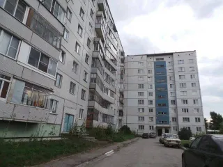2-комн. квартира, 52,5 кв.м, Новосибирская обл., Бердск. Двухкомнатная квартира общей площадью 52,5 кв.м с кадастровым номером 54:32:010221:403, расположенная по адресу: Новосибирская область, г. Бердск, ул. Рогачева, д. 1, кв. 83. Находится в совместной собственности с бывшей супругой должника.