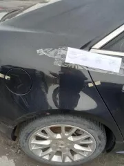 Легковой автомобиль Cadillac CTS GMX322, 2013 г.в., г/н У077ЕК761, VIN код в исполнительном документе и ответе ГИБДД XWFD95E31D0000083, VIN код на лобовом стекле 1GD95E33D0174032. На бампере с левой стороны скол, на лобовом стекле трещины, на зеркалах потертости, по корпусу имеются царапины…