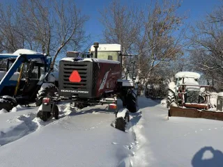 Косилка самоходная универсальная КСУ-1, 2018 года выпуска, цвет красный, заводской номер R0KSU155001425/R0ES0155001534, номер двигателя J0066370. В комплектации с косилкой валковой транспортёрной "Draper Flow 700", марка КВТ 7-14, 2019 года выпуска.