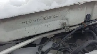 Toyota Corolla Fielder 2001 года, 110 л.с., пробег 300000 км, АКПП. Автомобиль после ДТП, не на ходу, не заводится, требуется ремонт. Недостатки видны по фотографиям: отсутствие деталей, вмятины, сколы и прочее. Возможно наличие скрытых недостатков. Номер кузова: NZE1210065024.