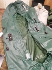 Надувное маломерное плавательное средство Fregat M-3 зеленого цвета, без заводского номера, с двумя алюминиевыми веслами. Состояние: бывшее в употреблении, со следами эксплуатации (царапины, потертости, загрязнения). Сопроводительные документы отсутствуют.