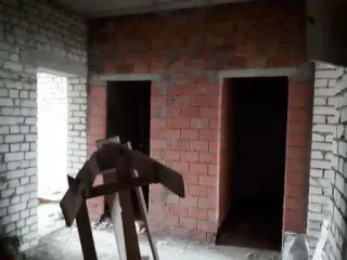 7 объектов конкурсной массы, имущественный комплекс по адресу: Чувашская Республика, г. Канаш, Ульяновское шоссе:  
1. Материальный склад кадастровый №21:11:240201:1986,  
2. Забор из железобетонных плит из железных листов с пятью воротами, протяженность 1572 п.м., кадастровый №21:11:000000:1287, …