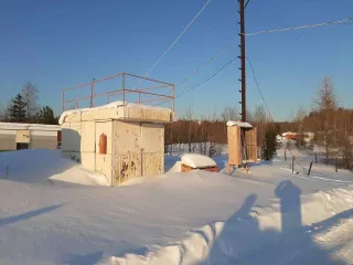База ГСМ, кадастровый номер: 86:07:0000000:889, площадь застройки 822 кв.м., адрес: ХМАО-Югра, Октябрьский р-н, пгт Андра, мкр-н Спортивный, строен.9а. Сооружение состоит из территории хранения нефтепродуктов, включающей емкости 2000л (2шт.), 400л (1шт.), 200л (1шт.), сторожку (1шт.), а также АЗС…