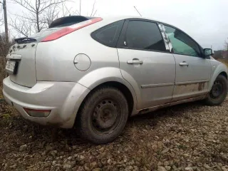 Ford Focus 2006 года, 125 л.с., пробег 450000 км, VIN WF05XXGCD56M26822. Находится в неисправном состоянии: отсутствует аккумулятор, неисправен двигатель, отсутствует радиатор, снят коллектор.
