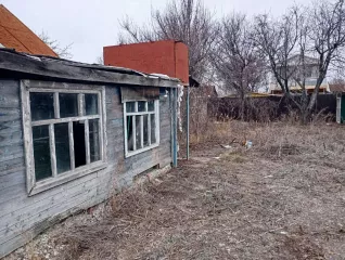 Жилое здание, площадь: 38,5 кв.м., кадастровый номер: 64:38:040501:939 и земельный участок, площадь: 410 кв.м., категория земель: Земли сельскохозяйственного назначения, разрешенное использование: Для ведения садоводства, кадастровый номер: 64:38:040501:381, адрес: Саратовская обл., Энгельсский…