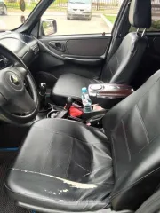 Chevrolet Niva 2013, 212300-55, год выпуска 2013, VIN X9L212300E0498967, гос. номер: О252СС57. Автомобиль на ходу, имеются отслоение каски на переднем бампере, пороги и задние арки сквозная коррозия, задняя дверь коррозия, подтекает основной радиатор или патрубки на радиаторе. Днище в хорошем…