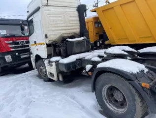 Грузовой тягач седельный КАМАЗ 5490, VIN ХТС549005М2546563, 2021 года выпуска, гос. рег. знак О771ММ142. Отсутствуют ключи.