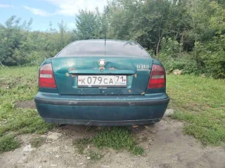 Skoda Octavia 1998 года, зеленый. VIN: TMBZZZ1U8X2198800, ПТС: 71OM503011, госномер: К079СА71. Изготовитель: Чехия. Двигатель: бензиновый, модель 180 (110.3), объем 1781 см³, экологический класс нулевой. Максимальная масса 1810 кг, масса без нагрузки 1295 кг.