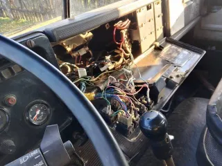 КАМАЗ 541120 1997 года выпуска. VIN: XТС54112012094540. Мощность двигателя: 210 л.с. (154,4 кВт). Переоборудован из седельного тягача, установлен самосвальный кузов с двухсторонним опрокидыванием.