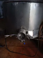 Линия по производству творога: ванны, аппарат Митрофанова, площадка монтажная (для обслуживания), трубы, запорная арматура, шкафы управления, стеллажи нержавеющие, гидравлика, подъемник, котел плавитель, раскаточная машина, холодильники, ларь холодильный, кондиционер охладитель, холодильная камера…