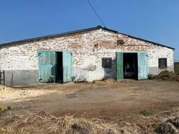 Нежилые здания: 
Коровник - 1 098,1 кв. м, кадастровый номер 67:03:1620101:512,
Сенной склад - 1 083 кв. м, кадастровый номер 67:03:1620101:391, 
Силосная траншея - 1 014,9 кв. м, кадастровый номер 67:03:1620101:514, 
Телятник - 628,9 кв. м, кадастровый номер 67:03:1620101:526,
Склад - 410,7…