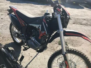 JHLMOTO JHL MX300, Урал-ИМЗ-8.10310 1993, Хонда Дио. Реализация по прямому назначению: 1. Мотоцикл "JHLMOTO JHL MX300" черного цвета, VIN H1GYCJL6XRJ002026, (без государственного регистрационного знака, документы и ключи отсутствуют) 2. Мотоцикл Урал-ИМЗ-8.10310, голубого цвета, без…