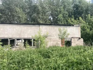 Очистные сооружения №2 по адресу: Челябинская область, Сосновский район, п. Полетаево, ул. Лесная, 2А. Назначение нежилое. Общая площадь 742.3 м². Кадастровый номер 74:19:1507009:96. Ограничения и обременения отсутствуют.